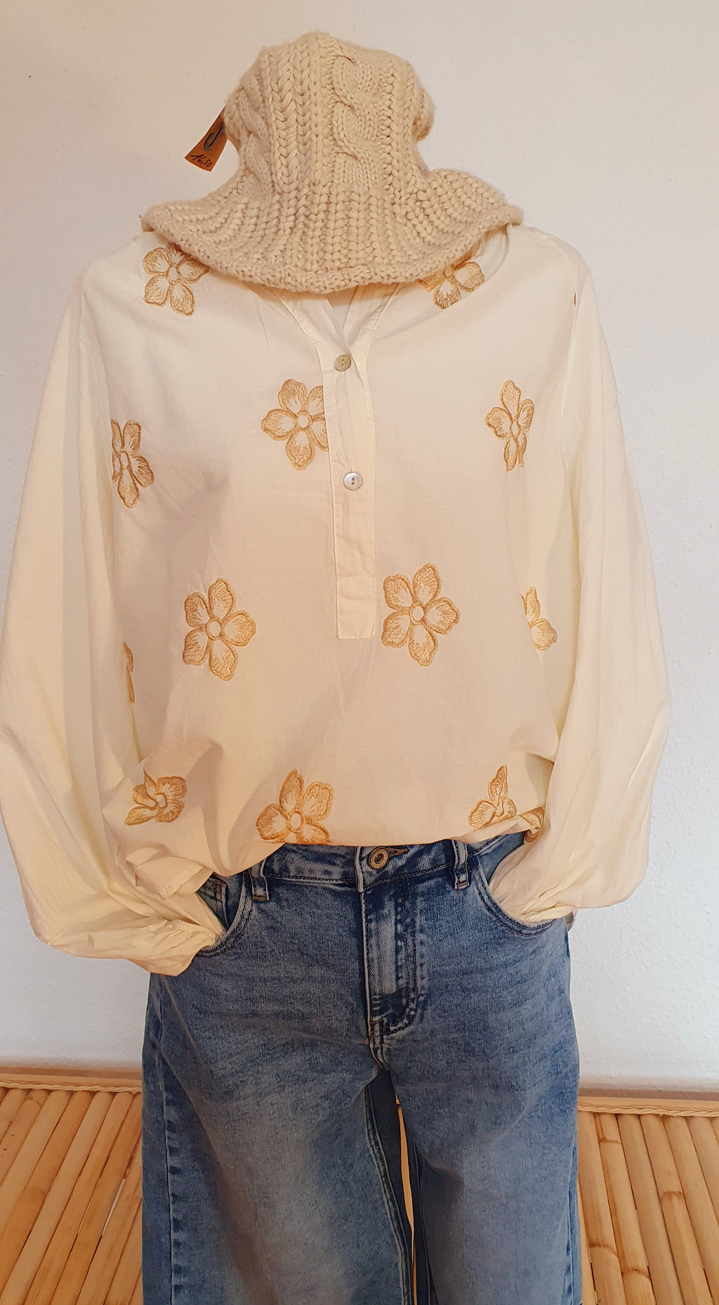 Bluse mit Stickerei