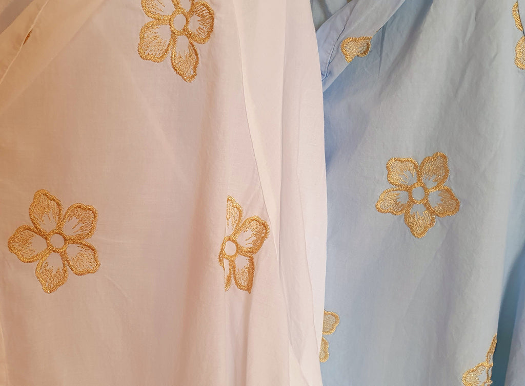 Bluse mit Stickerei